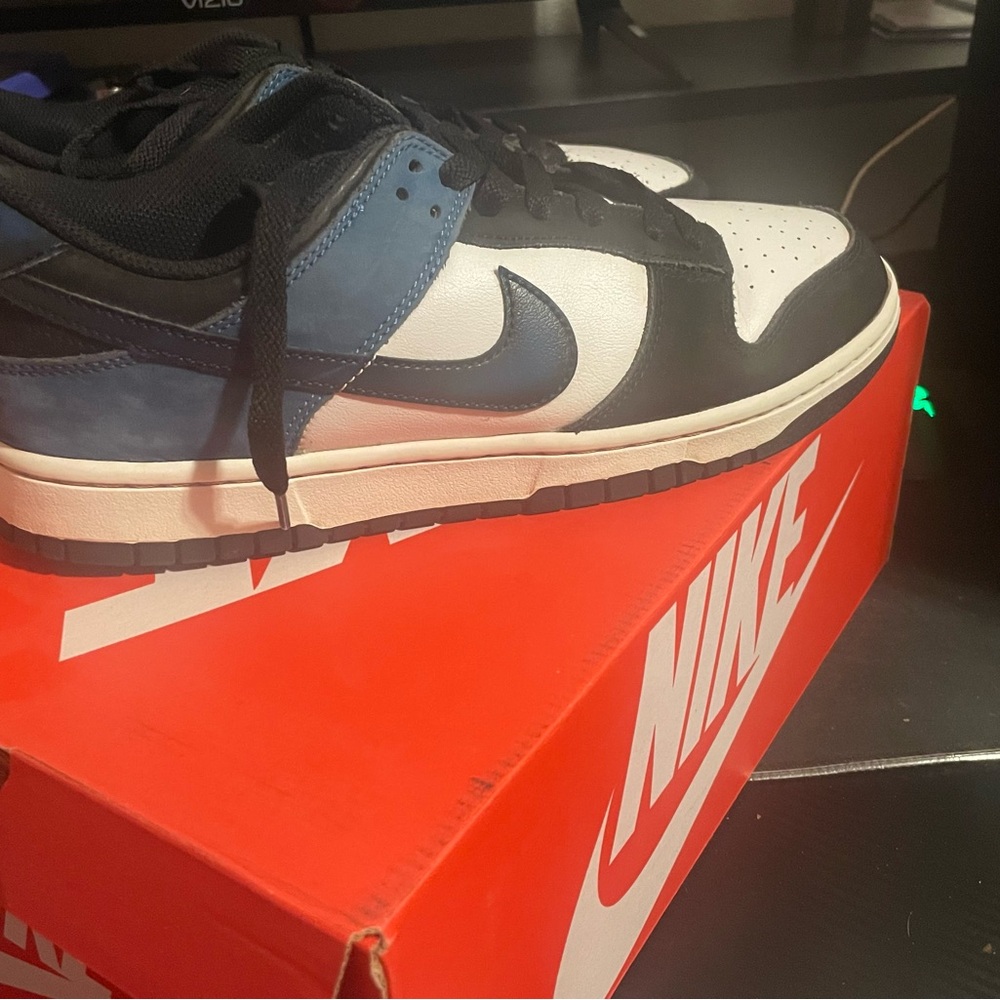 Nike Black and Blue Sneakers with Classic Low-Top Design
